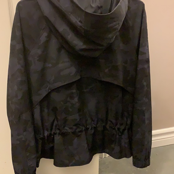Lululemon Pack it up Jacket - Picture 12 of 12